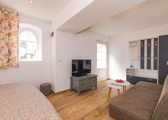 Apartamento Yvonne Krk Town