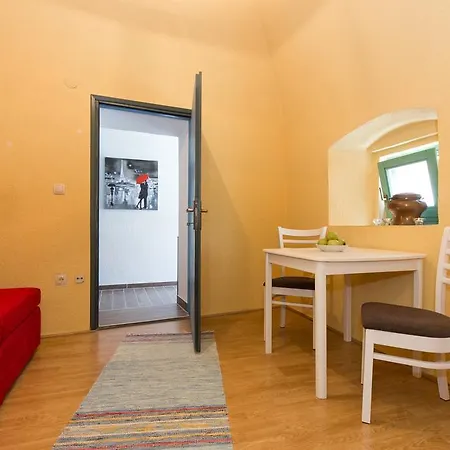 Yvonne Apartment