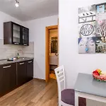 Yvonne Apartment *