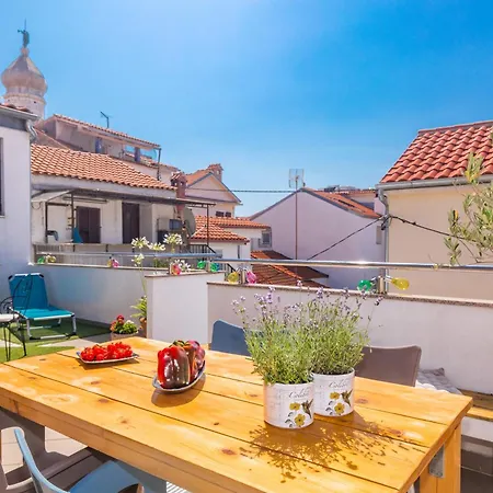 Yvonne Διαμέρισμα *