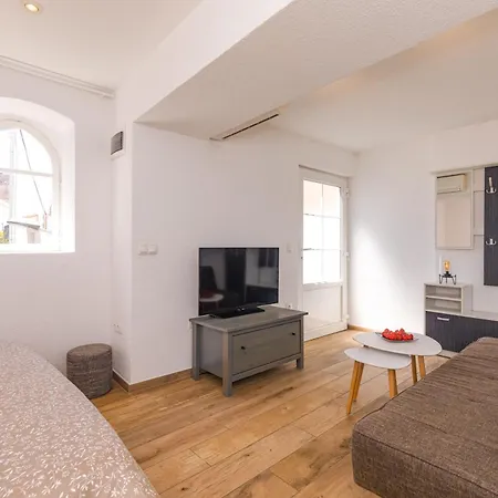 Διαμέρισμα Yvonne Krk Town