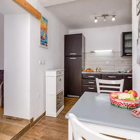 Yvonne Apartment