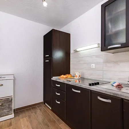 Yvonne Apartment