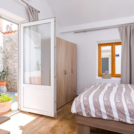 Yvonne Apartment Krk Town