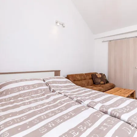Yvonne Apartment
