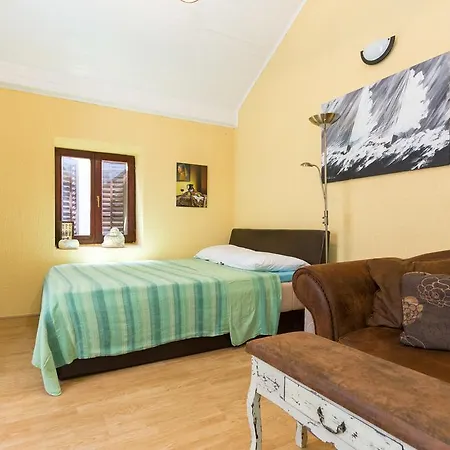 Διαμέρισμα Yvonne *